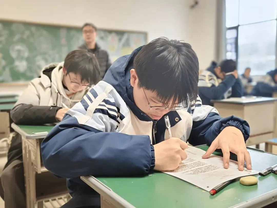 严阵以待迎模考 凝心聚力战高考——南昌市致远双语学校2026届高三“一模”测试圆满结束 第16张 严阵以待迎模考 凝心聚力战高考——南昌市致远双语学校2026届高三“一模”测试圆满结束 第16张