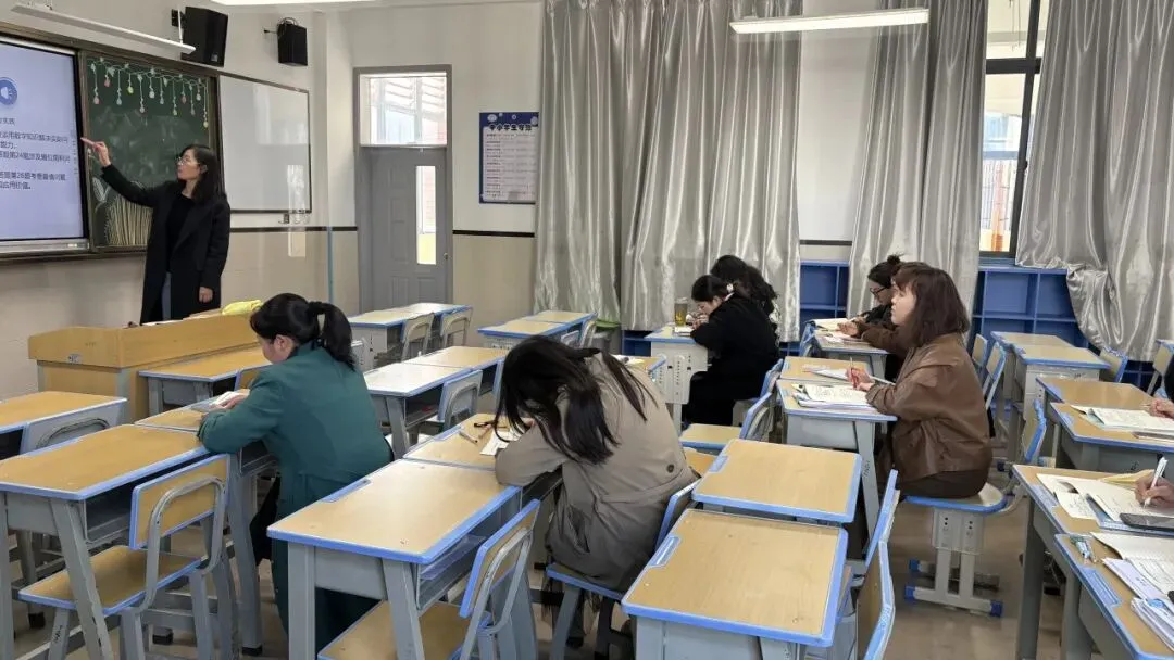 真题研思明方向 以研促教提质效——云大附属会展学校初中部“研读”专题研讨活动 第26张 真题研思明方向 以研促教提质效——云大附属会展学校初中部“研读”专题研讨活动 第26张