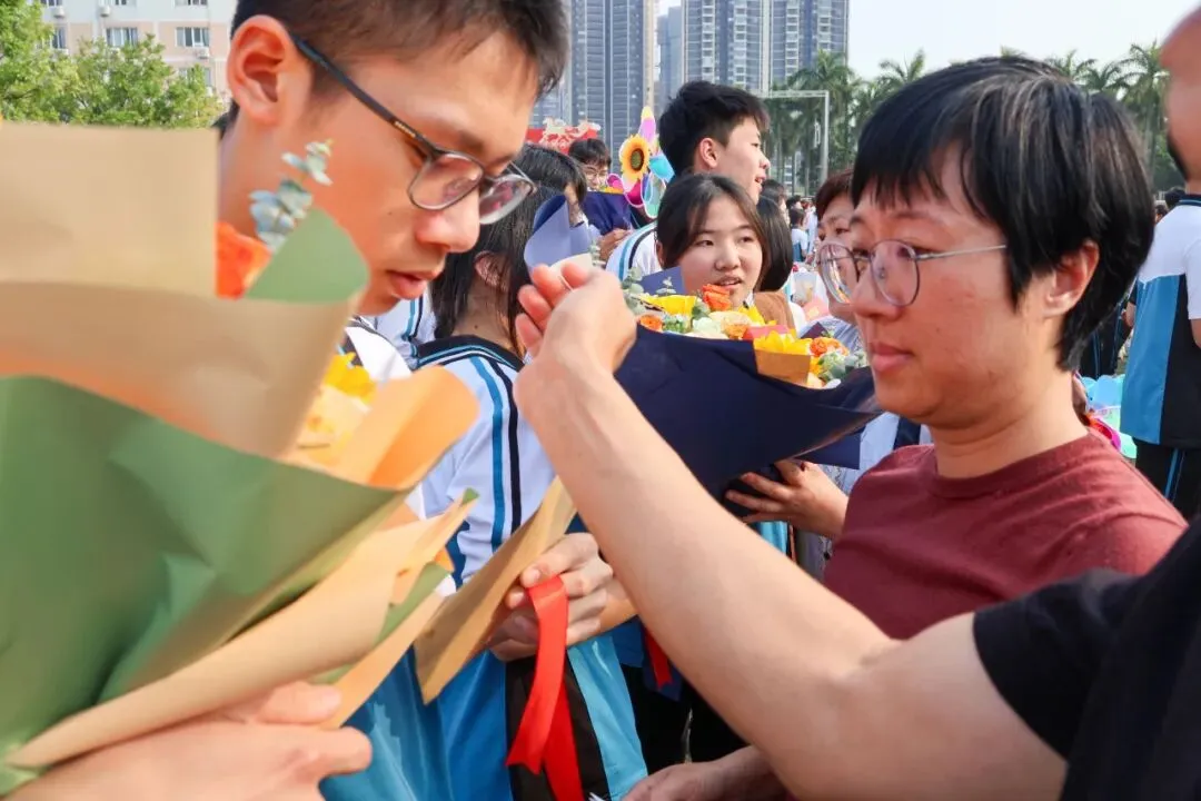笃行百日,圆梦中考——2026届初三级决胜中考百日誓师大会圆满举行-第40张图片-四季读书网