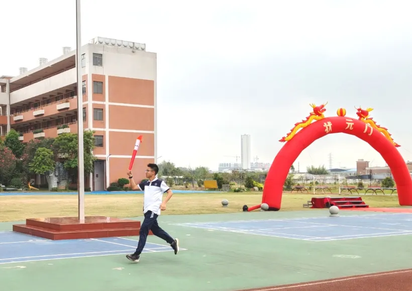 百日磨剑砺锋芒 逐梦中考启新程——翰林学校隆重举行2026届百日誓师大会-第45张图片-四季读书网