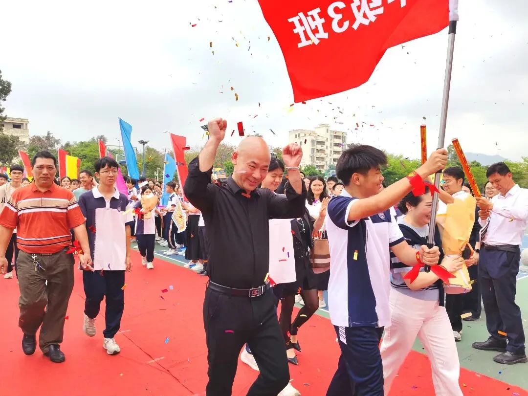 百日磨剑砺锋芒 逐梦中考启新程——翰林学校隆重举行2026届百日誓师大会-第48张图片-四季读书网