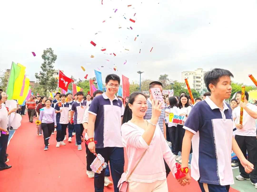 百日磨剑砺锋芒 逐梦中考启新程——翰林学校隆重举行2026届百日誓师大会-第49张图片-四季读书网