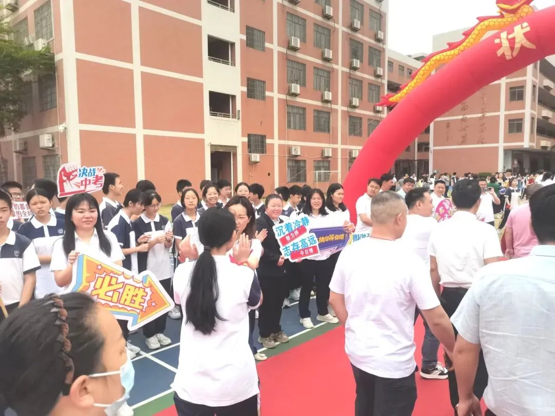 百日磨剑砺锋芒 逐梦中考启新程——翰林学校隆重举行2026届百日誓师大会-第51张图片-四季读书网