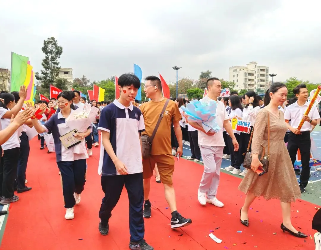 百日磨剑砺锋芒 逐梦中考启新程——翰林学校隆重举行2026届百日誓师大会-第53张图片-四季读书网