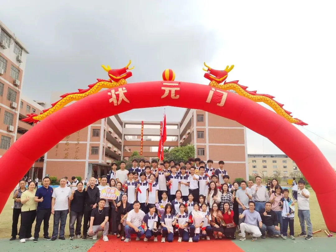百日磨剑砺锋芒 逐梦中考启新程——翰林学校隆重举行2026届百日誓师大会-第59张图片-四季读书网