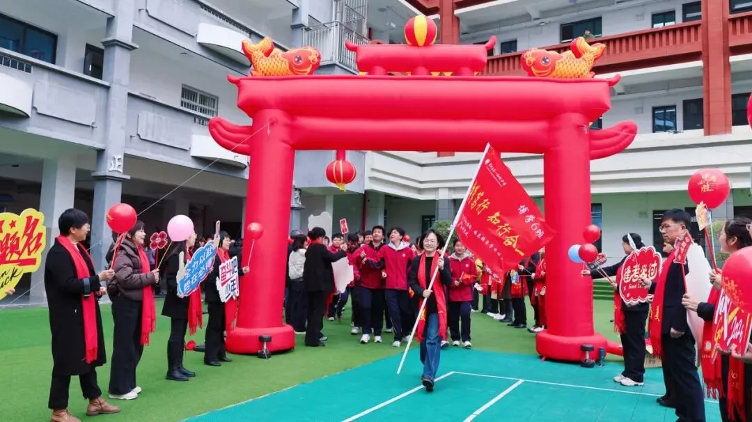 青春砺剑酬壮志 策马扬鞭战中考——商州区第一初级中学举行2026届决战誓师大会-第27张图片-四季读书网