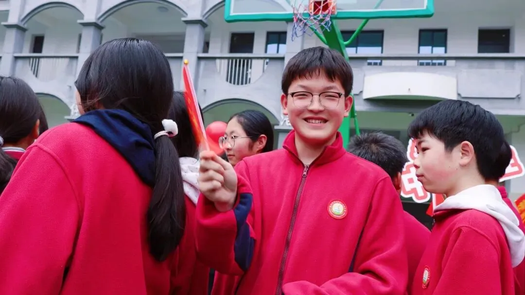 青春砺剑酬壮志 策马扬鞭战中考——商州区第一初级中学举行2026届决战誓师大会-第32张图片-四季读书网