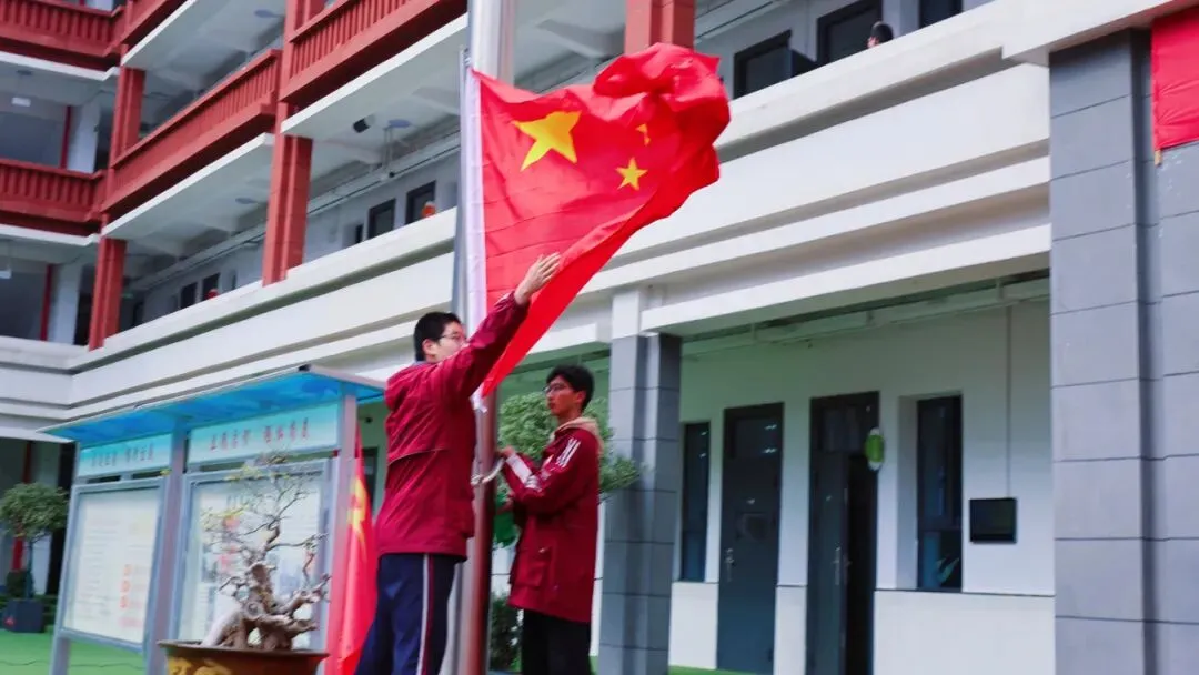 青春砺剑酬壮志 策马扬鞭战中考——商州区第一初级中学举行2026届决战誓师大会-第49张图片-四季读书网