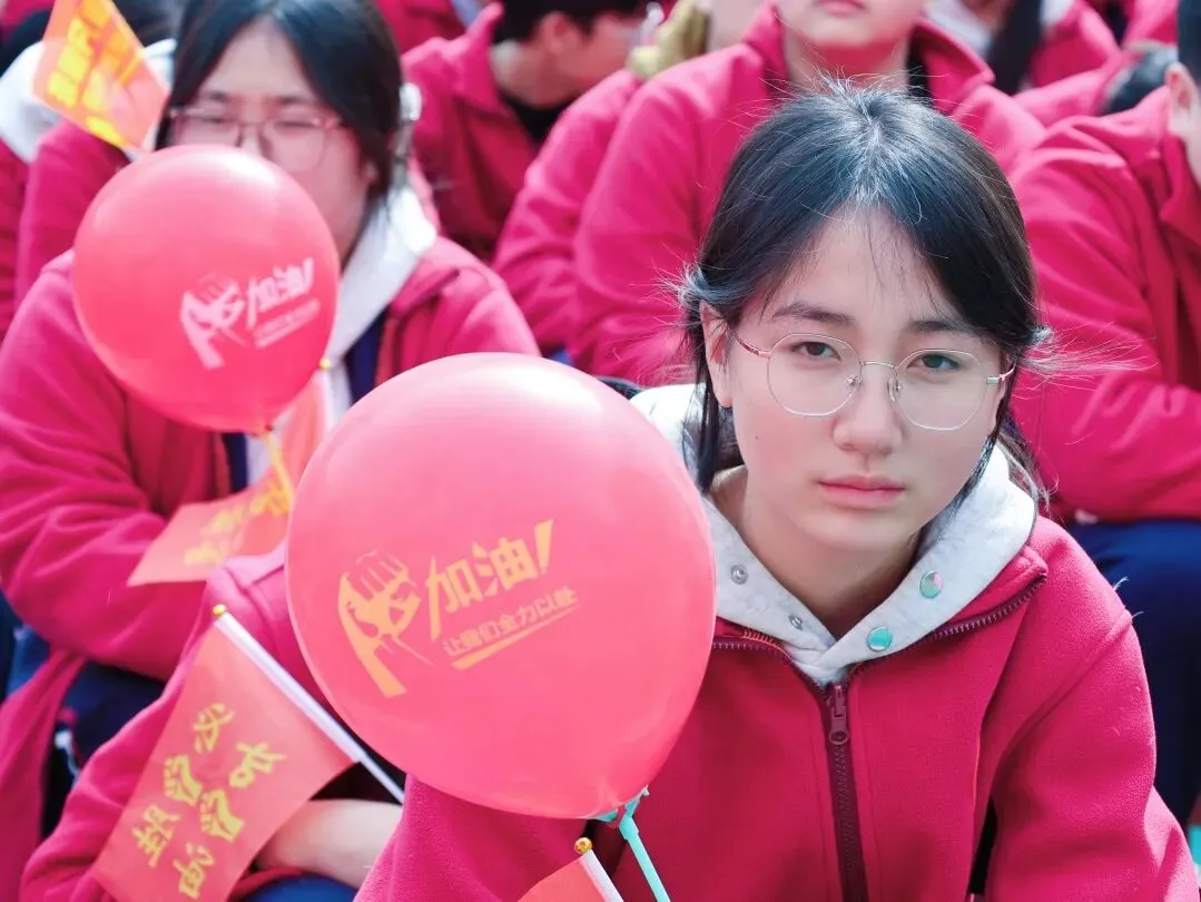 青春砺剑酬壮志 策马扬鞭战中考——商州区第一初级中学举行2026届决战誓师大会-第116张图片-四季读书网