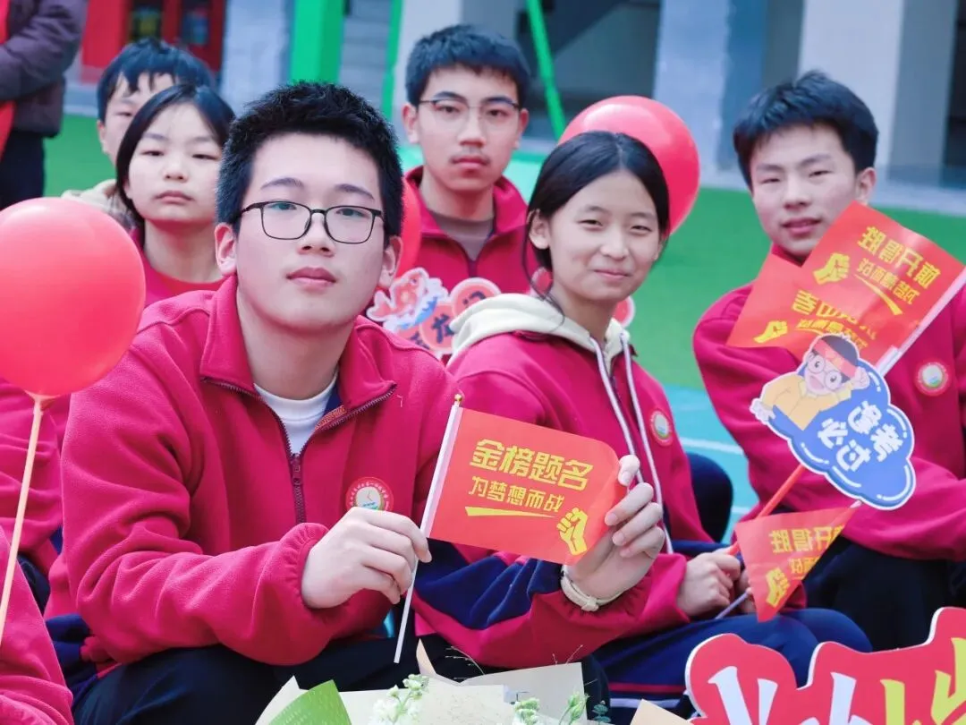青春砺剑酬壮志 策马扬鞭战中考——商州区第一初级中学举行2026届决战誓师大会-第121张图片-四季读书网