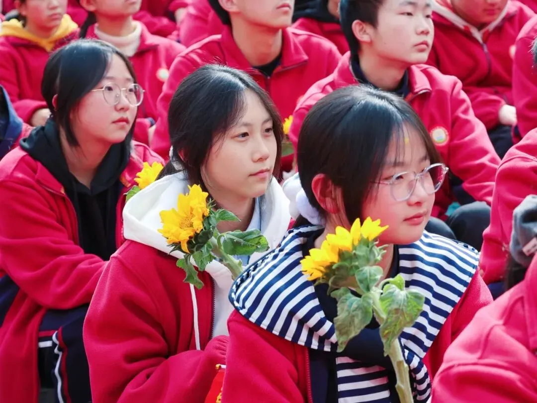 青春砺剑酬壮志 策马扬鞭战中考——商州区第一初级中学举行2026届决战誓师大会-第126张图片-四季读书网