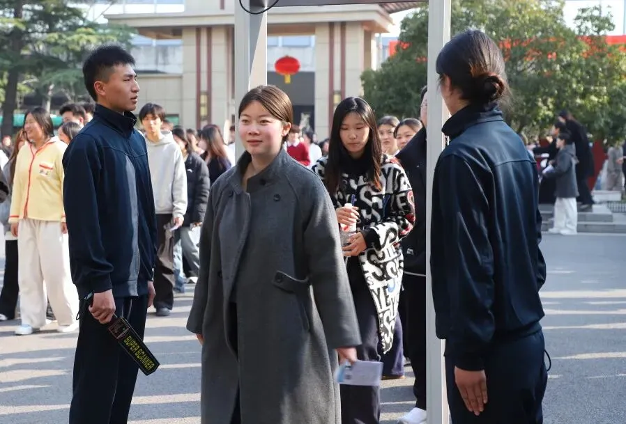 我校举行专升本考试考务培训暨无声入场模拟演练 第9张