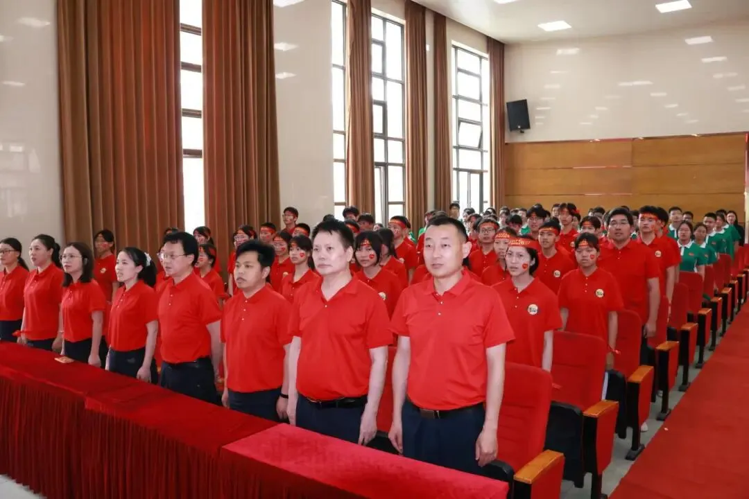 【荷教育•圆梦想】百日磨剑战中考 青春逐梦铸辉煌——东方河宕学校2026届百日誓师大会隆重举行 第14张 【荷教育•圆梦想】百日磨剑战中考 青春逐梦铸辉煌——东方河宕学校2026届百日誓师大会隆重举行 第14张