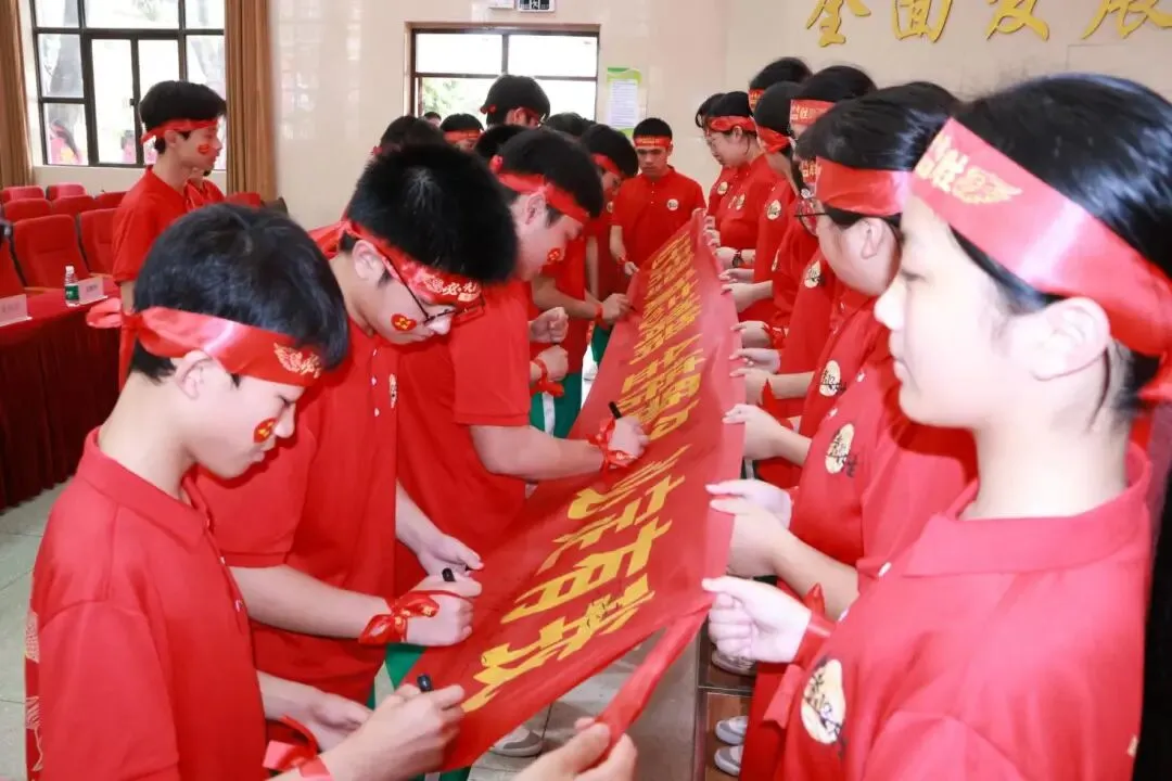 【荷教育•圆梦想】百日磨剑战中考 青春逐梦铸辉煌——东方河宕学校2026届百日誓师大会隆重举行 第31张 【荷教育•圆梦想】百日磨剑战中考 青春逐梦铸辉煌——东方河宕学校2026届百日誓师大会隆重举行 第31张