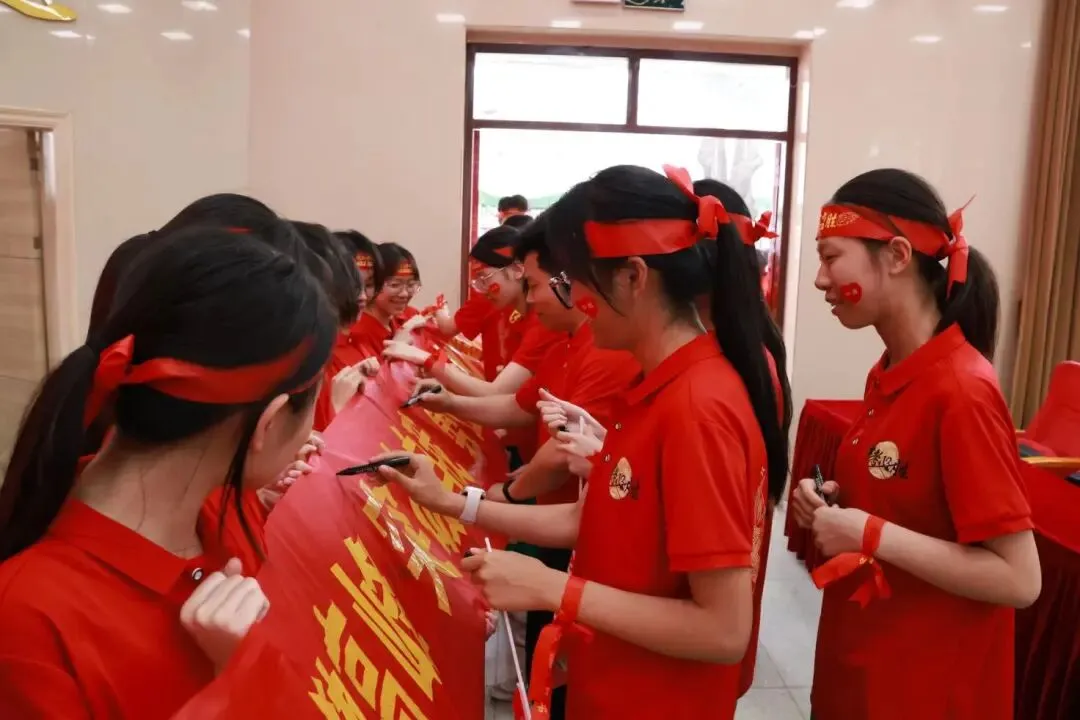 【荷教育•圆梦想】百日磨剑战中考 青春逐梦铸辉煌——东方河宕学校2026届百日誓师大会隆重举行 第33张 【荷教育•圆梦想】百日磨剑战中考 青春逐梦铸辉煌——东方河宕学校2026届百日誓师大会隆重举行 第33张