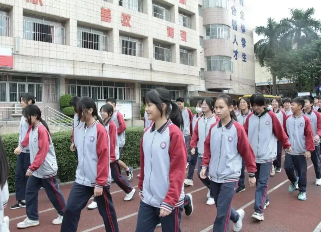 百日冲刺战中考,策马扬鞭创佳绩--中山市新长江学校2026年决战百日冲刺誓师大会活动 第19张
