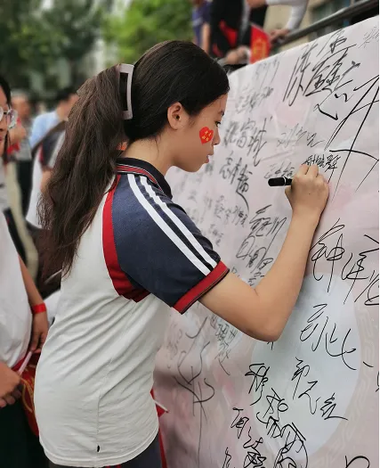 百日冲刺战中考,策马扬鞭创佳绩--中山市新长江学校2026年决战百日冲刺誓师大会活动 第40张