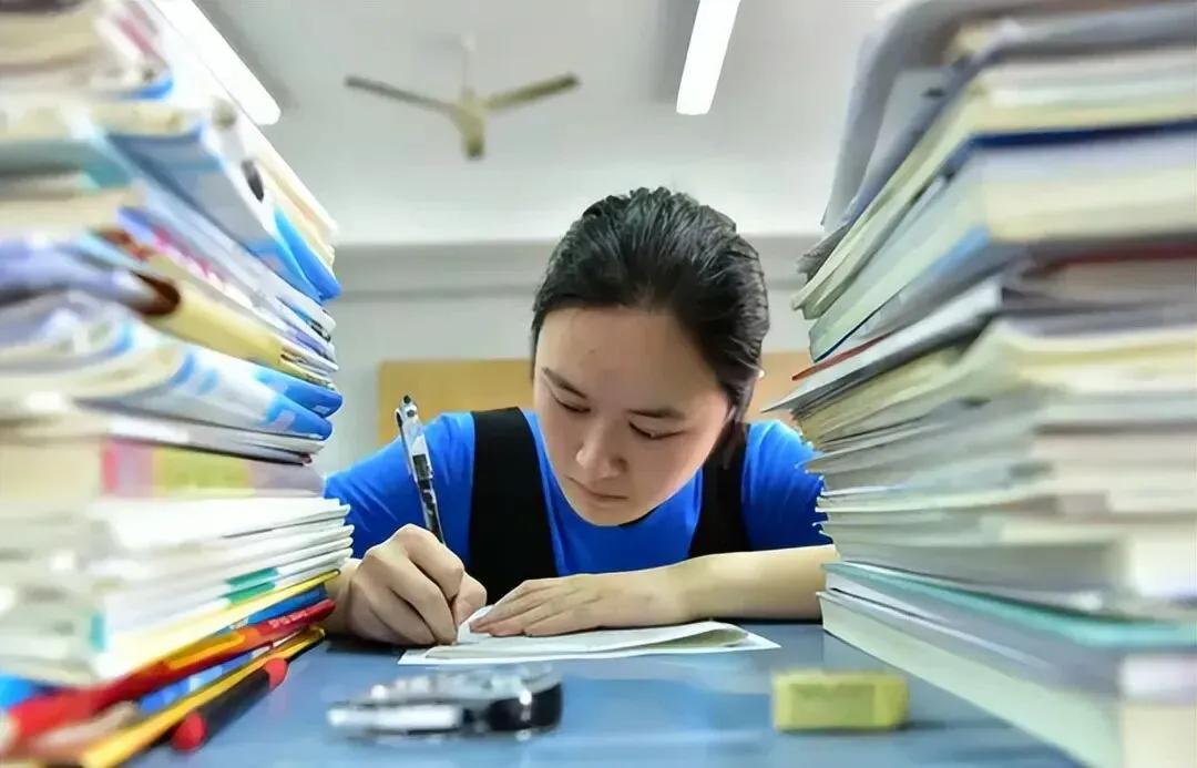 中考百天逆袭记,从熬夜刷题到精准蓄力,我帮学生用3阶段计划涨了52分 第1张