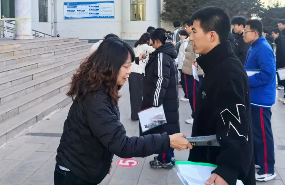 鄂尔多斯市普通高中2026年高考模拟考试顺利结束 第3张