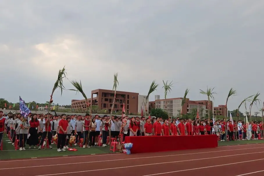 跃马扬鞭战中考 百日竞渡创辉煌——西南中学2026届初三中考百日誓师 第13张 跃马扬鞭战中考 百日竞渡创辉煌——西南中学2026届初三中考百日誓师 第13张