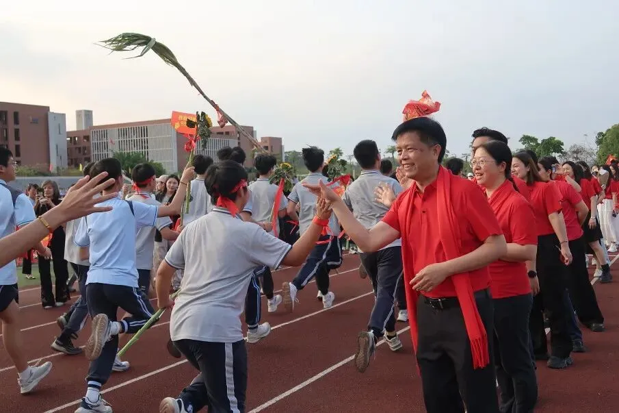 跃马扬鞭战中考 百日竞渡创辉煌——西南中学2026届初三中考百日誓师 第66张 跃马扬鞭战中考 百日竞渡创辉煌——西南中学2026届初三中考百日誓师 第66张