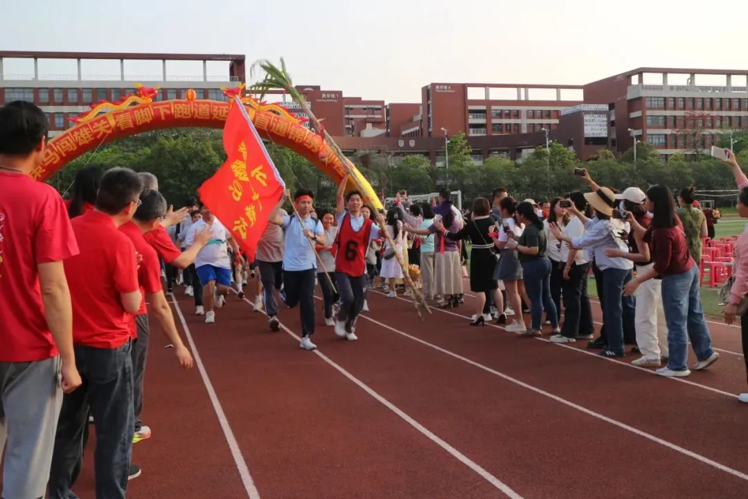跃马扬鞭战中考 百日竞渡创辉煌——西南中学2026届初三中考百日誓师 第72张 跃马扬鞭战中考 百日竞渡创辉煌——西南中学2026届初三中考百日誓师 第72张