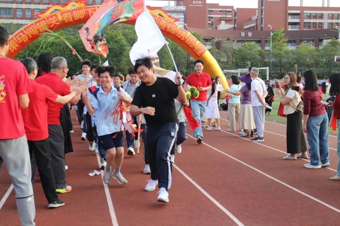 跃马扬鞭战中考 百日竞渡创辉煌——西南中学2026届初三中考百日誓师 第79张 跃马扬鞭战中考 百日竞渡创辉煌——西南中学2026届初三中考百日誓师 第79张