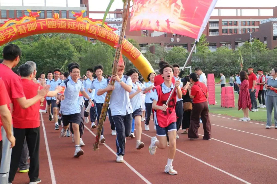 跃马扬鞭战中考 百日竞渡创辉煌——西南中学2026届初三中考百日誓师 第83张 跃马扬鞭战中考 百日竞渡创辉煌——西南中学2026届初三中考百日誓师 第83张