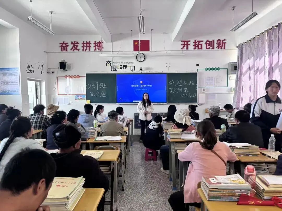 同心筑梦战中考 家校携手向未来|弥勒市西二中学召开九年级中考备考家长会 第13张