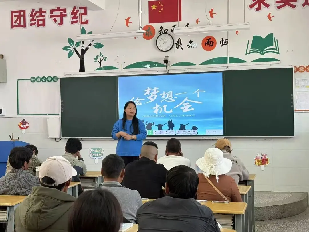 同心筑梦战中考 家校携手向未来|弥勒市西二中学召开九年级中考备考家长会 第14张