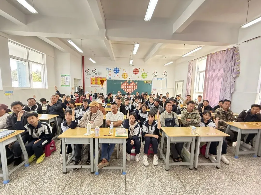 同心筑梦战中考 家校携手向未来|弥勒市西二中学召开九年级中考备考家长会 第17张