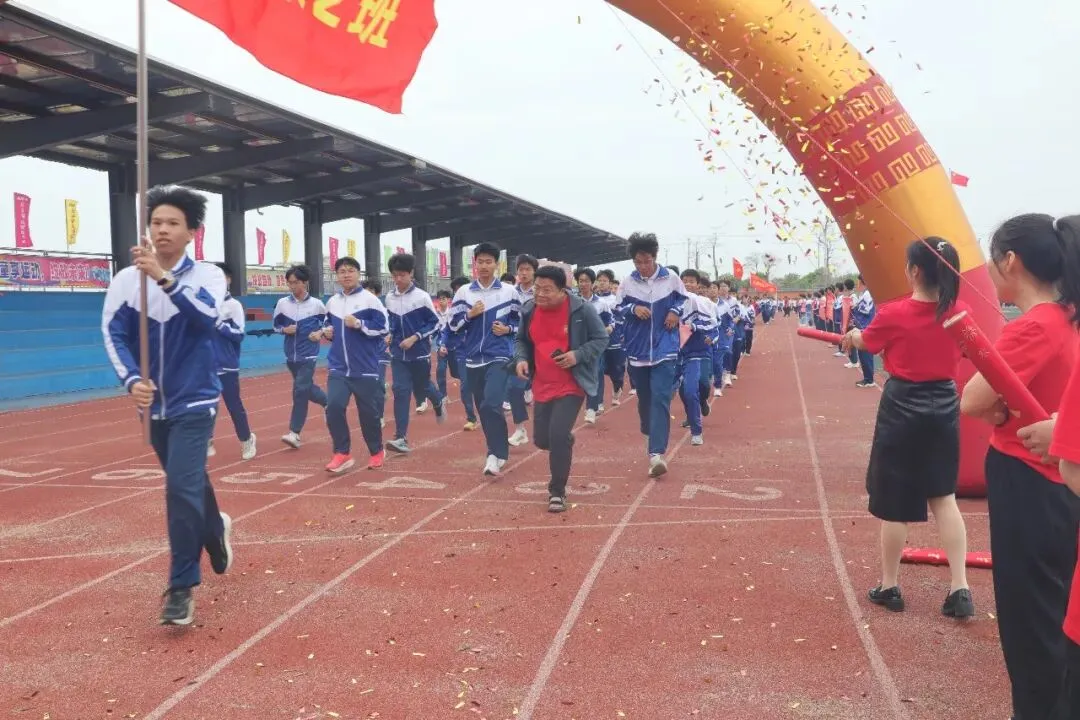 汕尾市普宁华美实验学校中考百天冲刺誓师大会-第64张图片-四季读书网 汕尾市普宁华美实验学校中考百天冲刺誓师大会-第64张图片-四季读书网