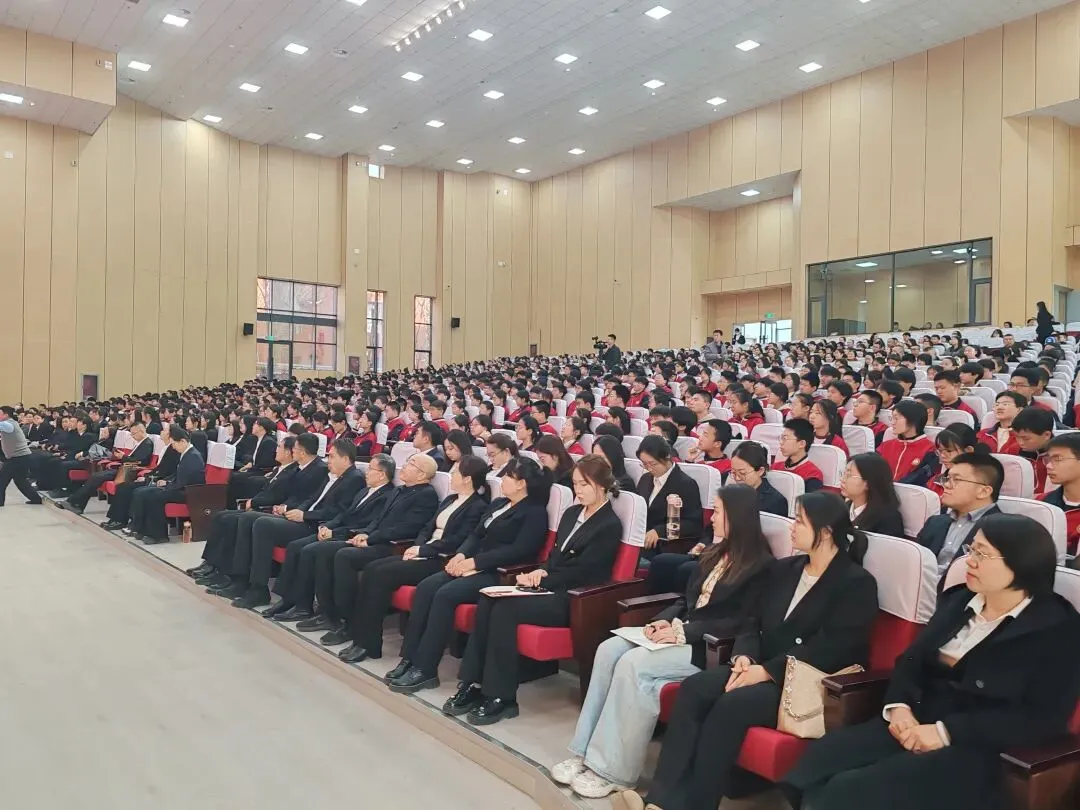 忻州五中隆重举办九年级校家社育人讲座暨中考动员大会 第9张