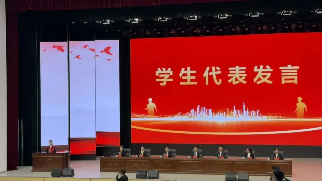 忻州五中隆重举办九年级校家社育人讲座暨中考动员大会 第10张