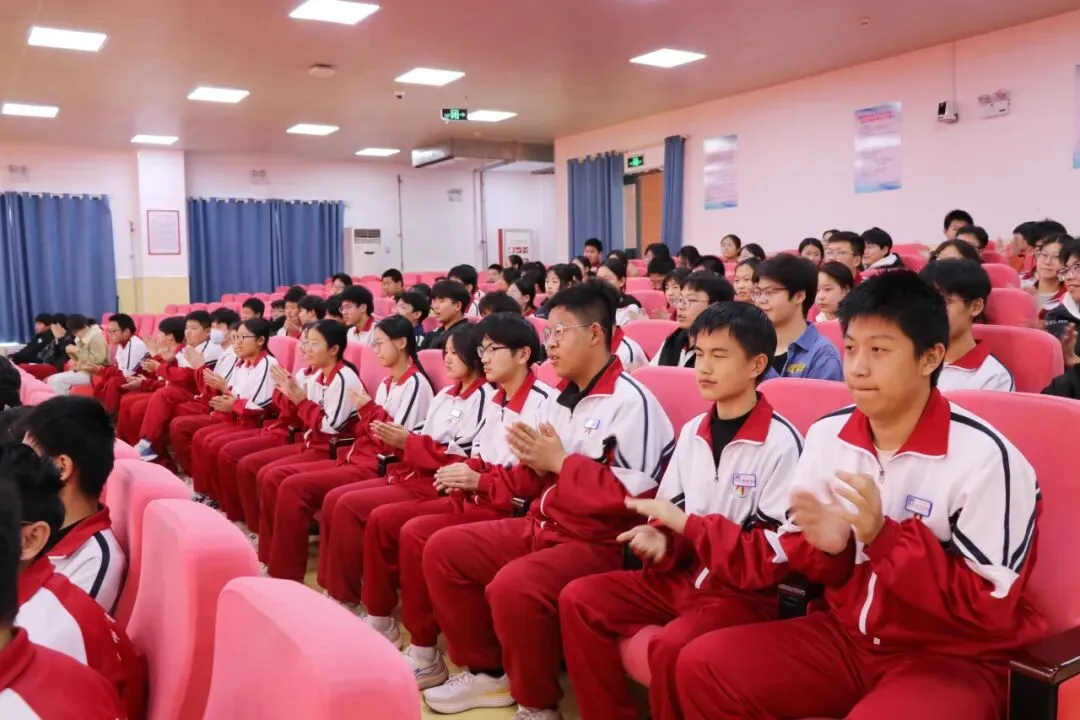 策马扬鞭迎中考 踔厉奋发向未来--淄博师专附属中学隆重举行2026届初四年级冲刺动员大会 第18张