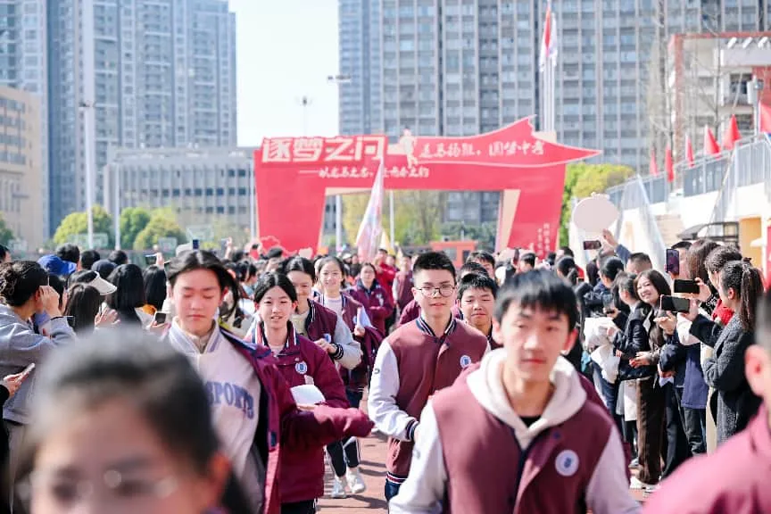 逐马扬鞭凌云志,青春逐梦赴中考 第67张