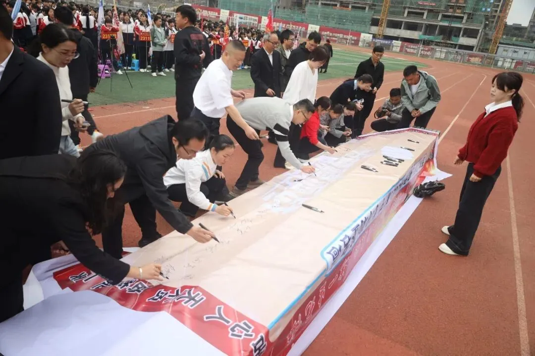 策马扬鞭战今朝 乘风破浪赢中考——西林县第三初级中学2026年冲刺誓师大会 第21张