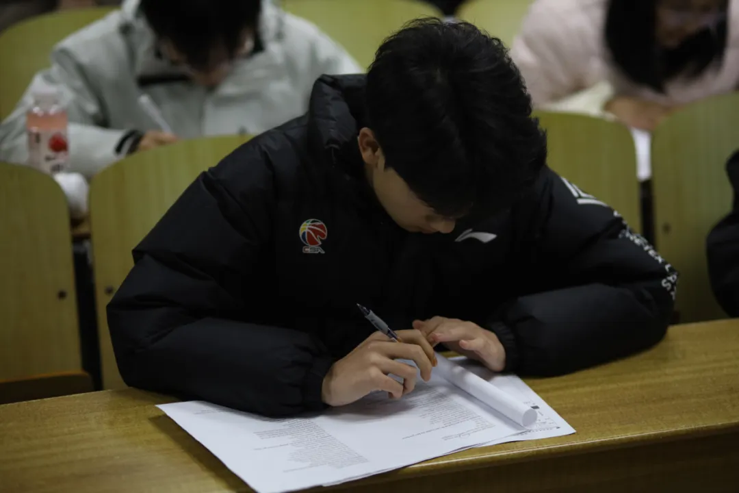 模拟实战练本领 精准备考筑根基——学院25届本科生英语四级圆满结束 第8张