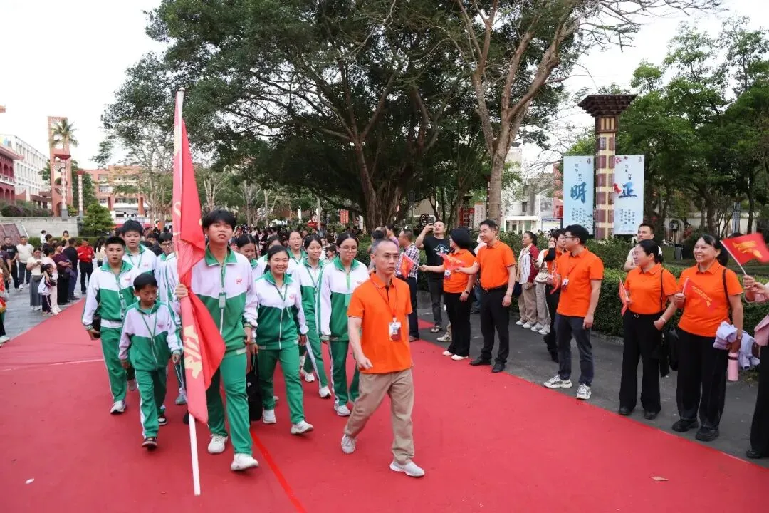 嘉积中学2026届中考百日誓师暨家长会圆满举行-第16张图片-四季读书网 嘉积中学2026届中考百日誓师暨家长会圆满举行-第16张图片-四季读书网