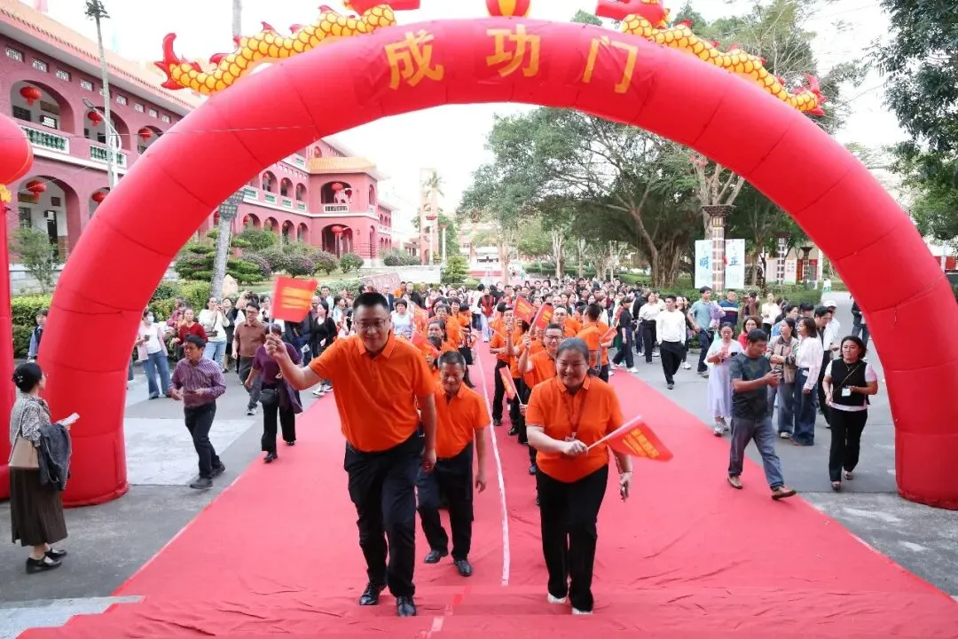 嘉积中学2026届中考百日誓师暨家长会圆满举行-第18张图片-四季读书网 嘉积中学2026届中考百日誓师暨家长会圆满举行-第18张图片-四季读书网