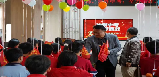 冲刺中考,为梦而战!容县侨乡中小学2026年誓师大会 第7张