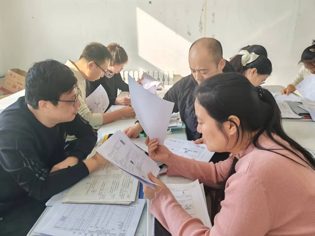 【校园新闻】精研真题明方向 聚力备考提质效——三江联合学校理化教研组集体备课纪实 第4张 【校园新闻】精研真题明方向 聚力备考提质效——三江联合学校理化教研组集体备课纪实 第4张