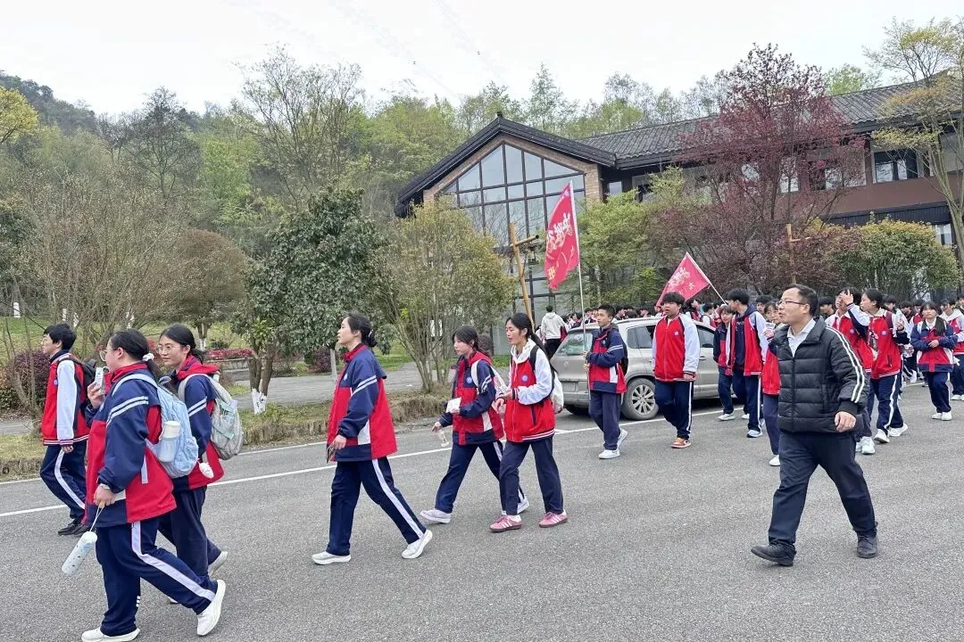 征途万里始于足下·决胜中考誓夺蟾宫 | 博雅少年徒步乡愁贵州,以青春之名,赴之约-第11张图片-四季读书网