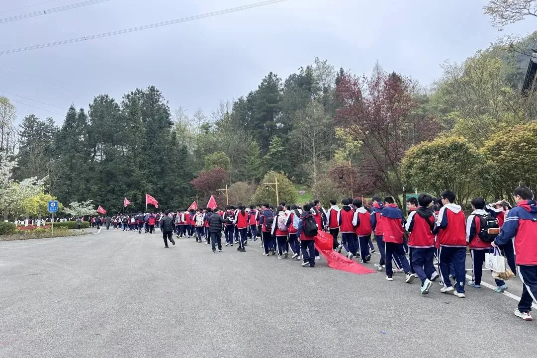 征途万里始于足下·决胜中考誓夺蟾宫 | 博雅少年徒步乡愁贵州,以青春之名,赴之约-第16张图片-四季读书网