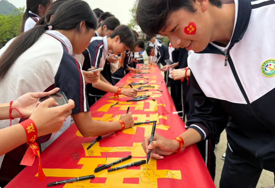 少年奋发立凌云壮志 百日鏖战夺中考胜利——英德市石灰铺中学2026年百日誓师大会-第42张图片-四季读书网