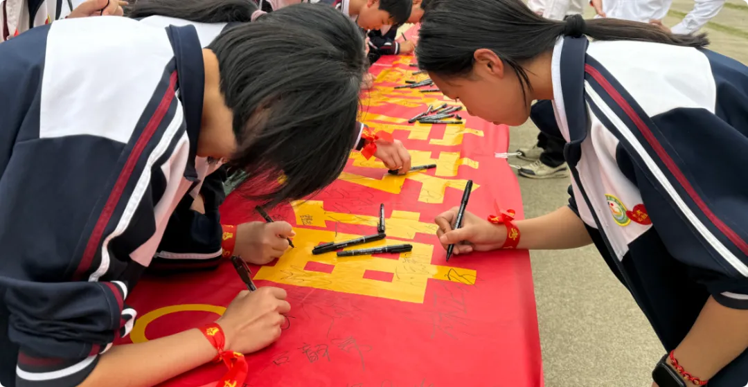 少年奋发立凌云壮志 百日鏖战夺中考胜利——英德市石灰铺中学2026年百日誓师大会-第43张图片-四季读书网