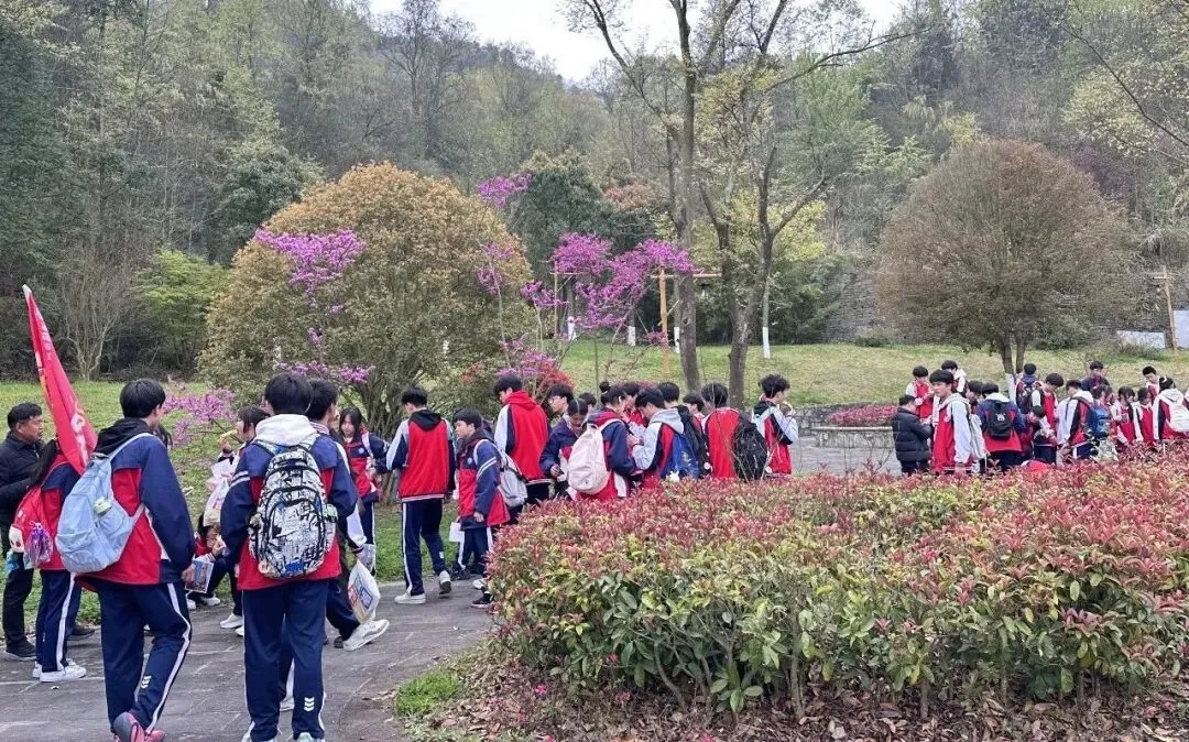 征途万里始于足下·决胜中考誓夺蟾宫 | 博雅少年徒步乡愁贵州,以青春之名,赴之约-第48张图片-四季读书网
