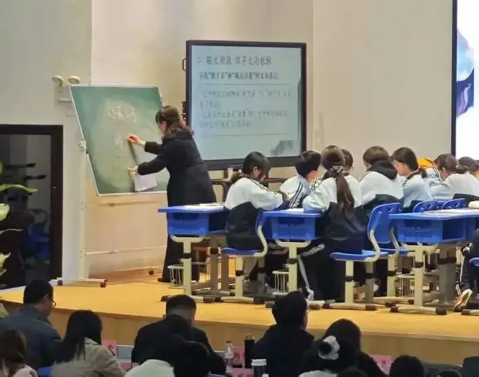 新沂市城岗中学承办2026年徐州市中考语文复习研讨活动 第18张 新沂市城岗中学承办2026年徐州市中考语文复习研讨活动 第18张