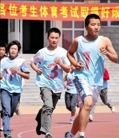 四月冲刺指南:中考体育决胜时刻,如何科学备考与考场突围? 第2张
