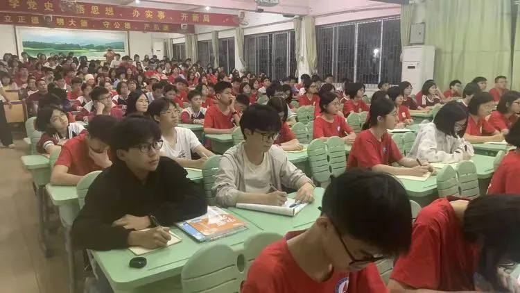 精研作文备考 赋能中考冲刺——玉林市玉州区南江苗园中学九年级语文备考作文专题公开课圆满举行 第7张